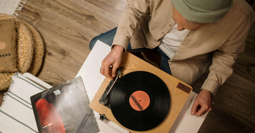 La importancia de personalizar la música en la intervención musicoterapéutica en personas con alzhéimer