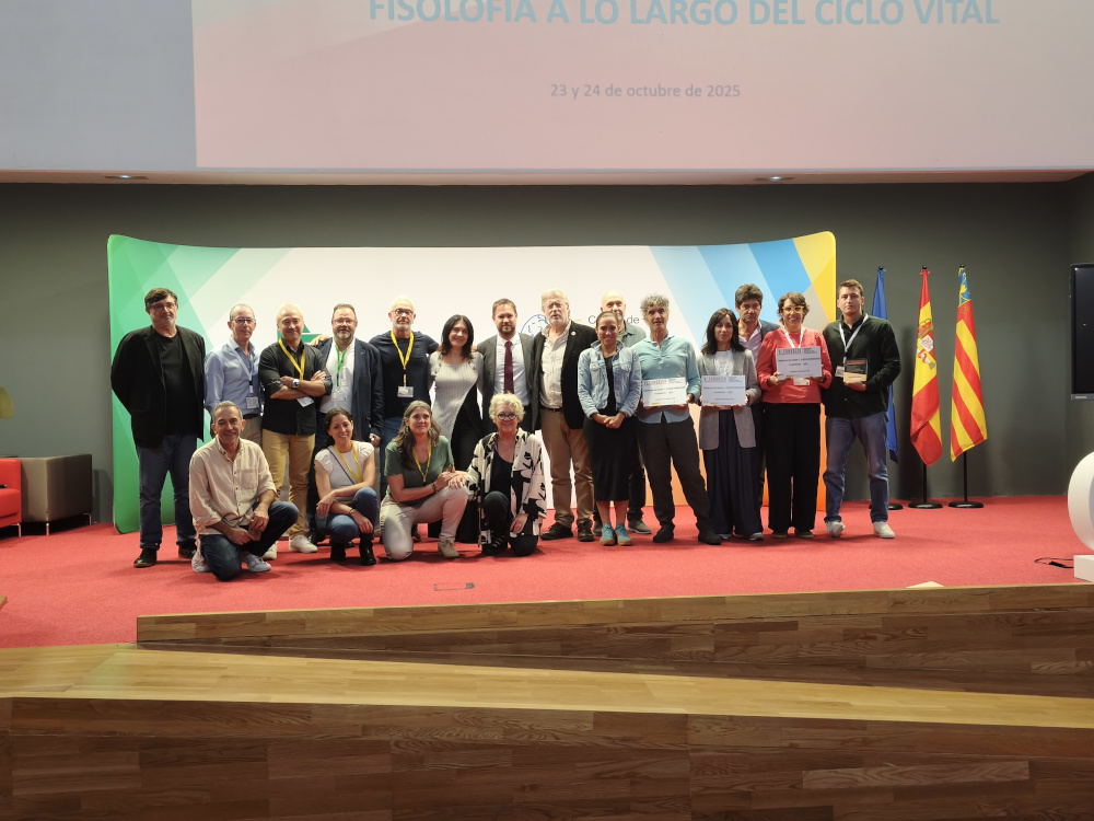 Foto de la organización con los premiados del congreso